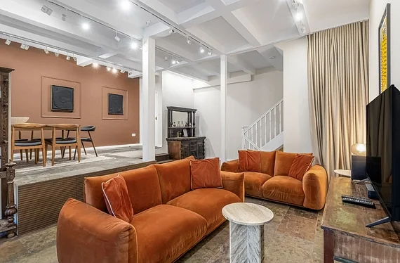 Flat Petersham Place in Greater London