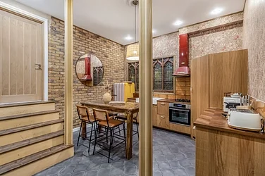 Flat Petersham Place in Greater London
