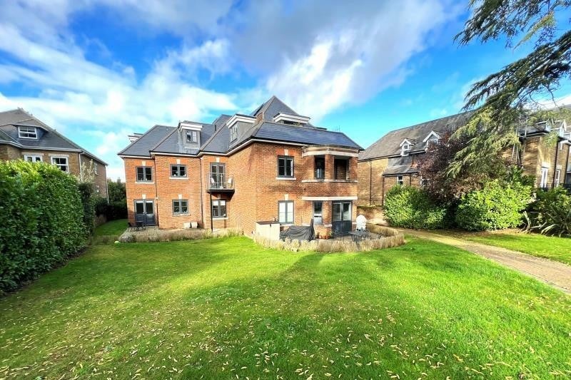 Flat Epsom Road in Guildford
