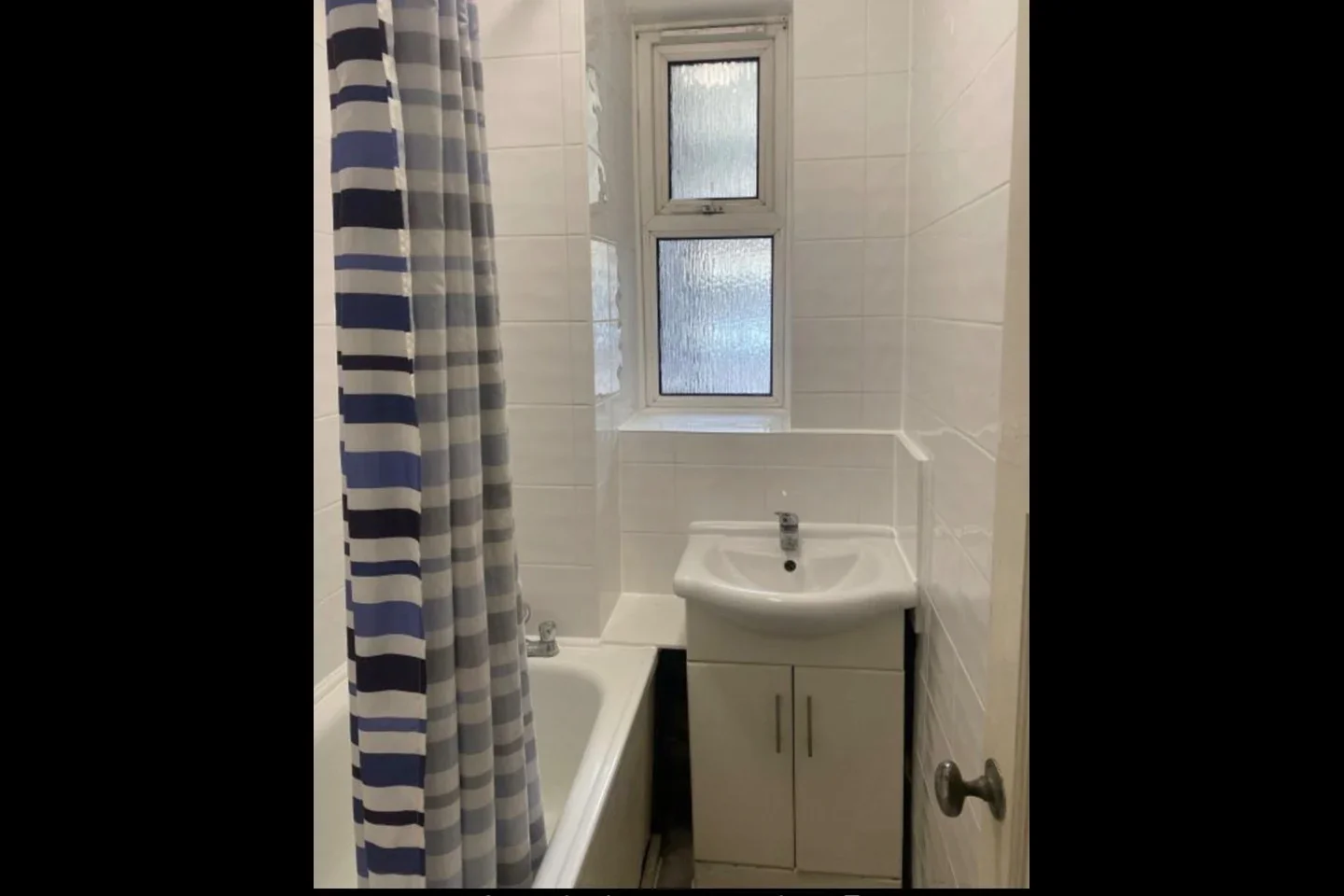 Flat Darling Row in Greater London