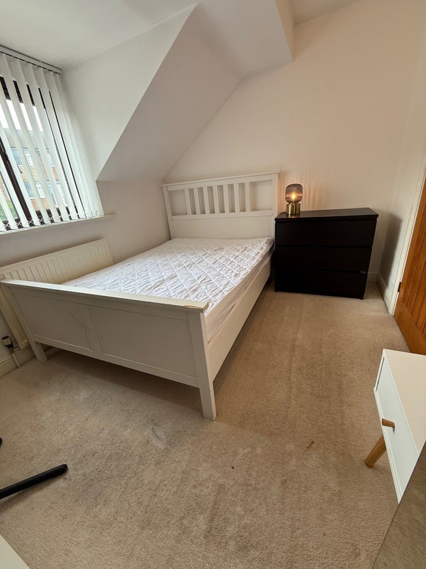 Room Hillview Road in Nottingham