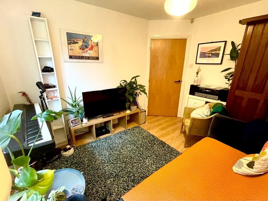 Flat Burford Road in Manchester