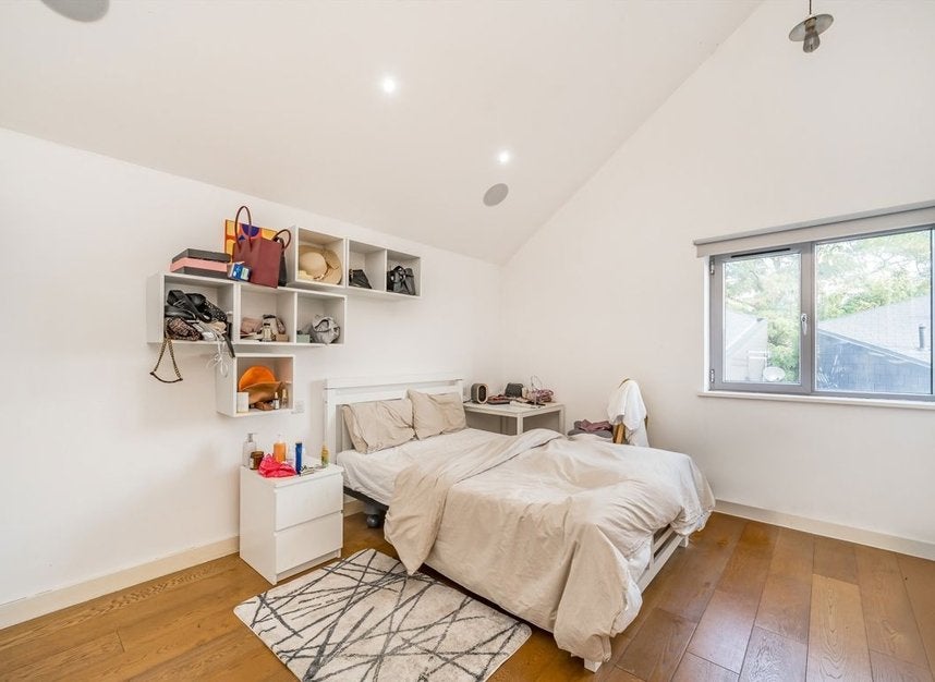 Flat Cleveland Grove in Greater London