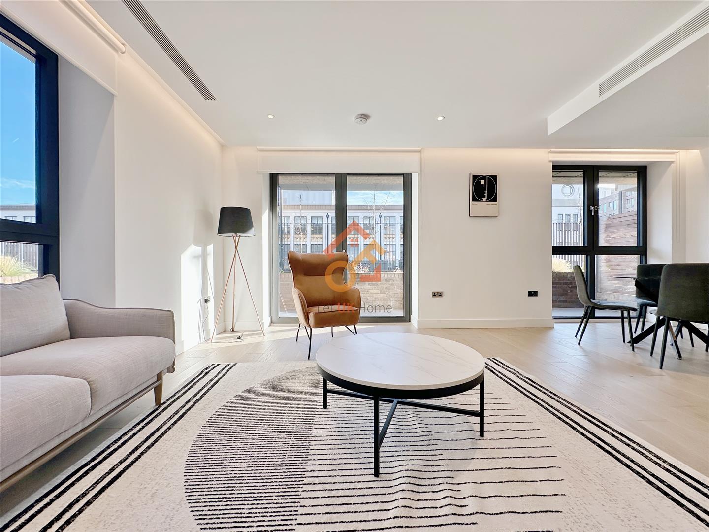 Flat Nesbitt Square in London