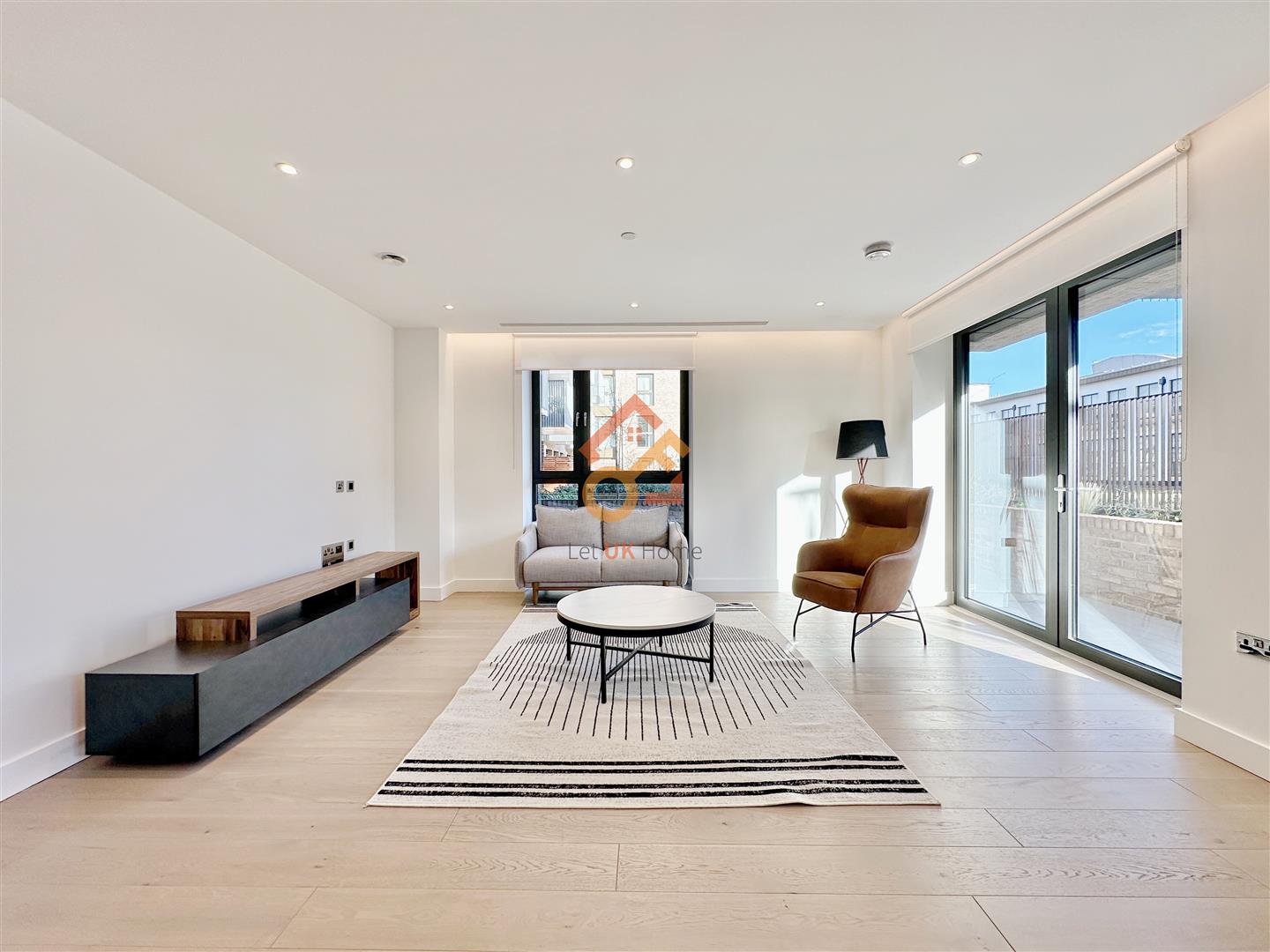 Flat Nesbitt Square in London