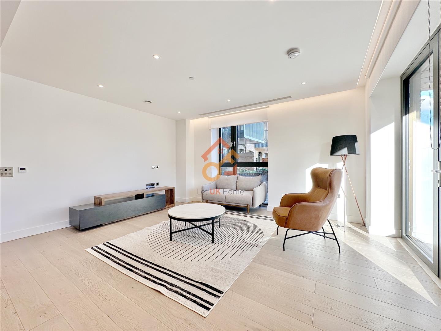 Flat Nesbitt Square in London