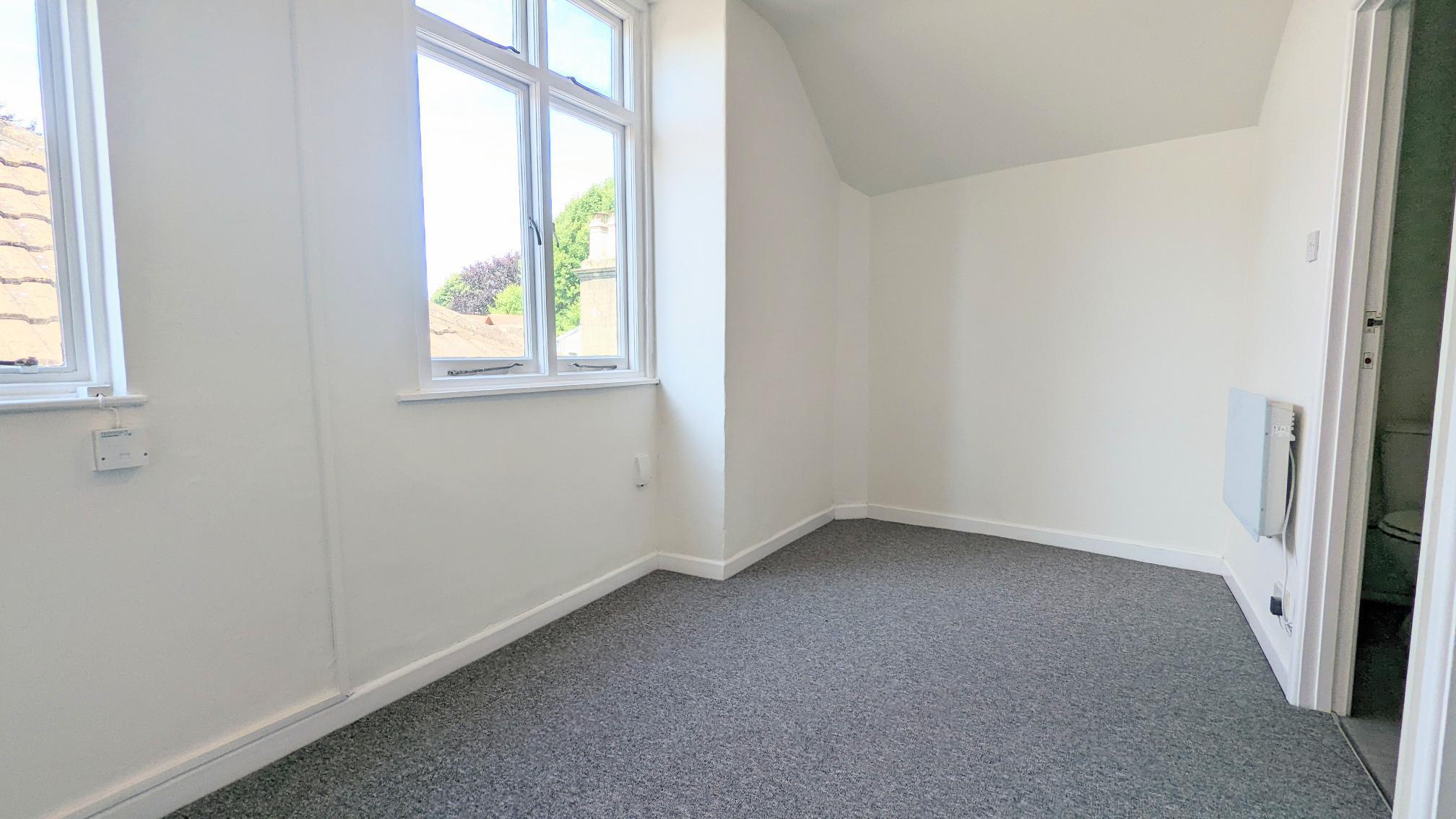 Flat Tyndalls Park Road in Bristol