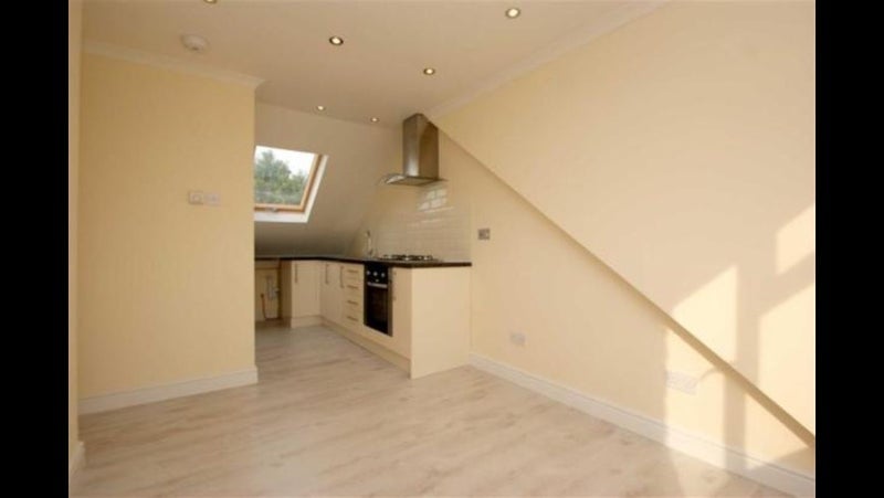 Flat Cecil Road in Greater London