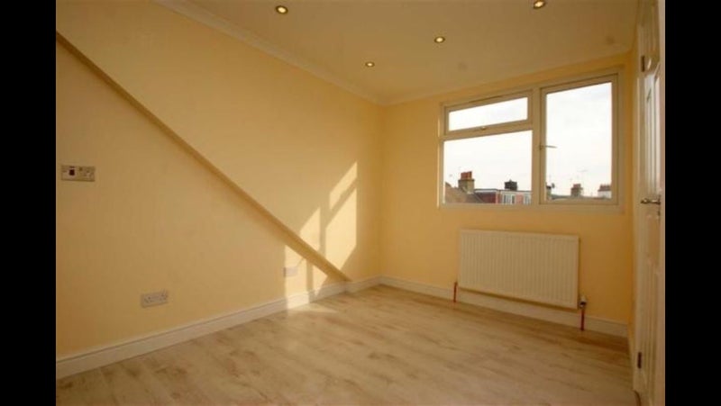Flat Cecil Road in Greater London