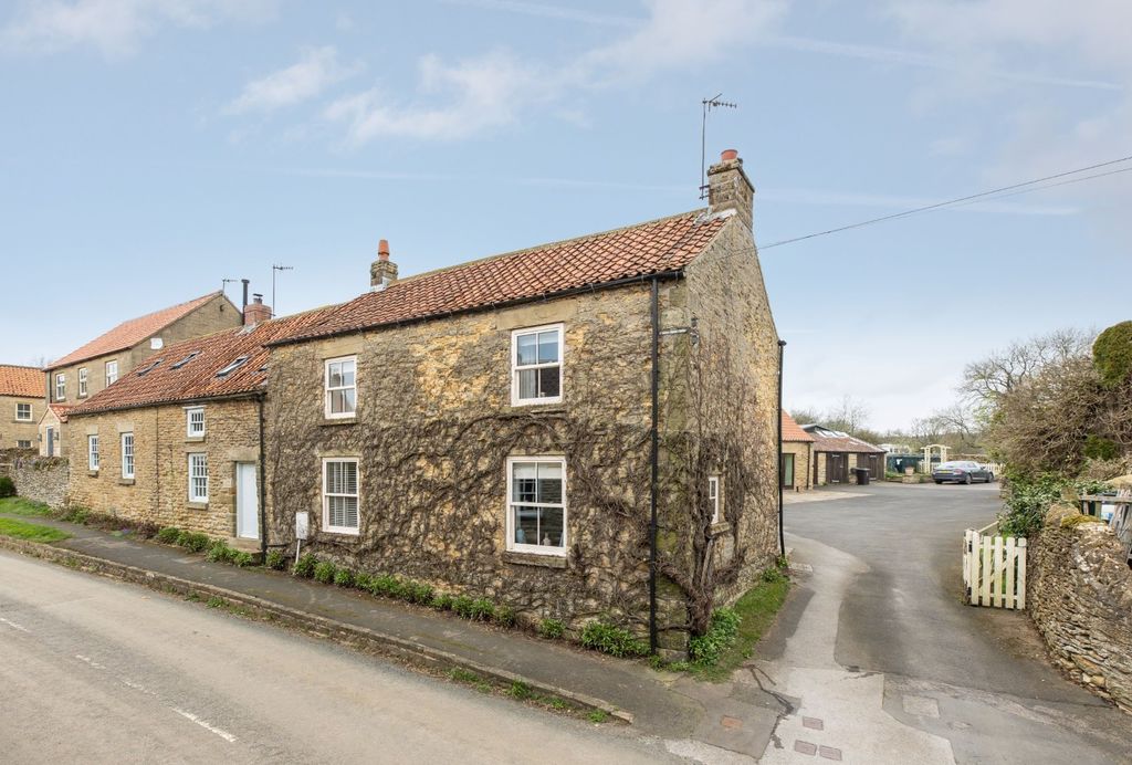 House Yederick Road in Sawdon