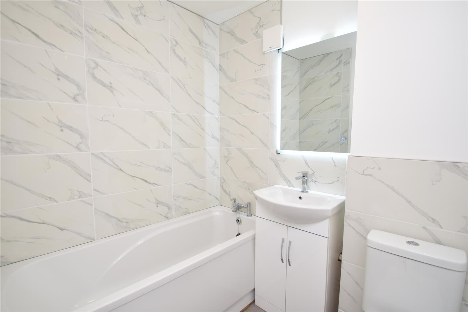 Flat Oak Grove in Greater London