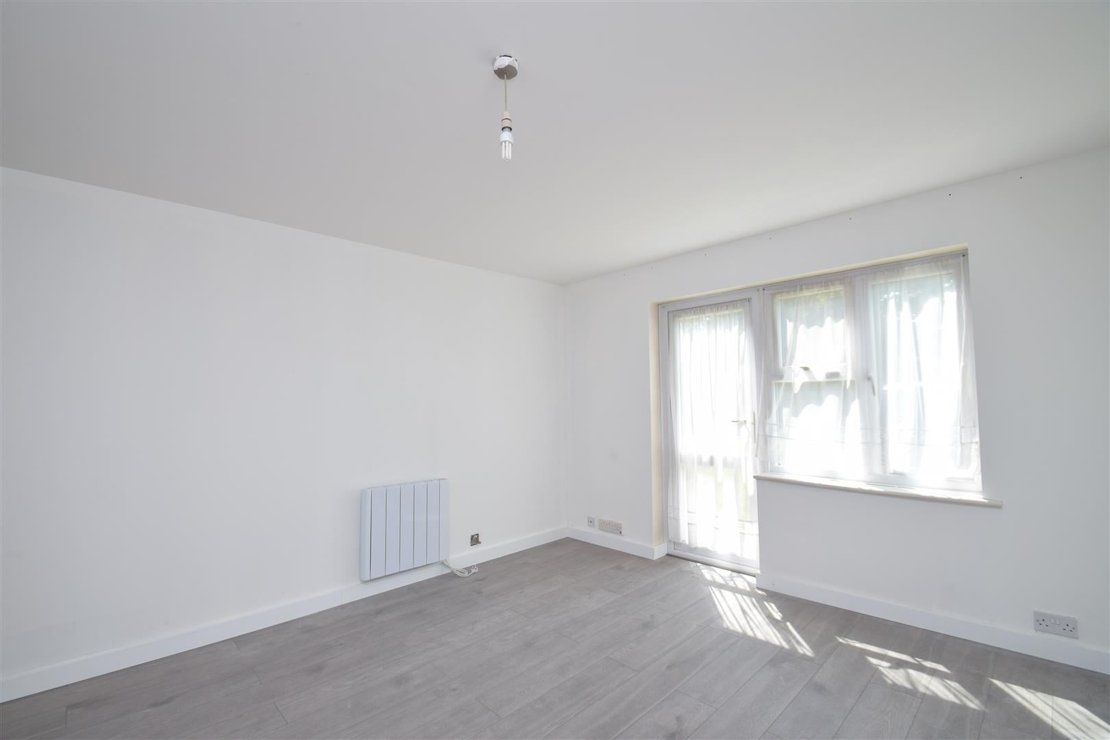 Flat Oak Grove in Greater London