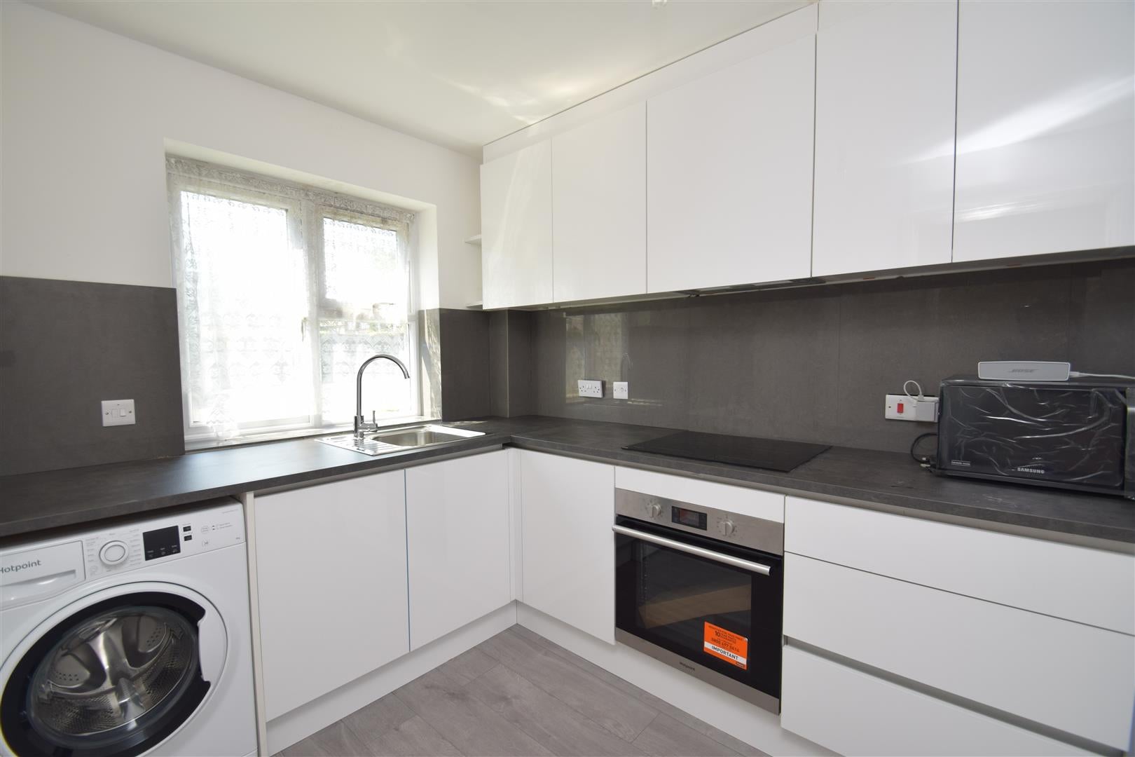 Flat Oak Grove in Greater London