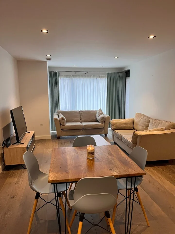 Flat Macaulay Road in Greater London