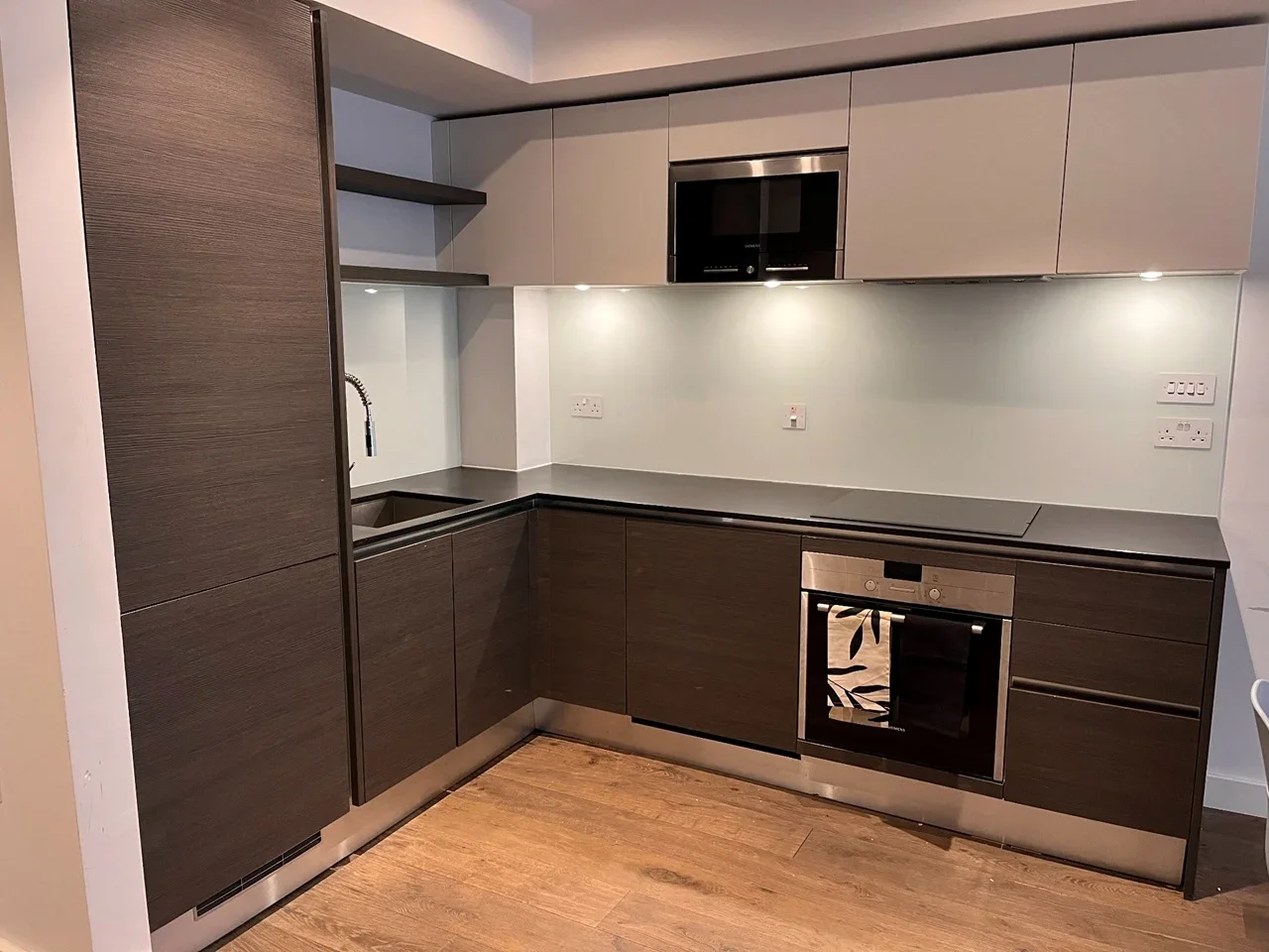 Flat Macaulay Road in Greater London