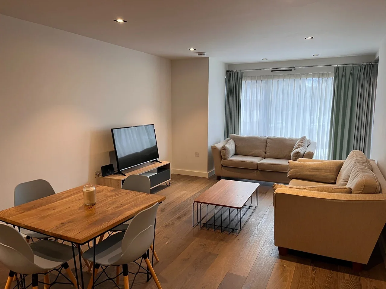 Flat Macaulay Road in Greater London