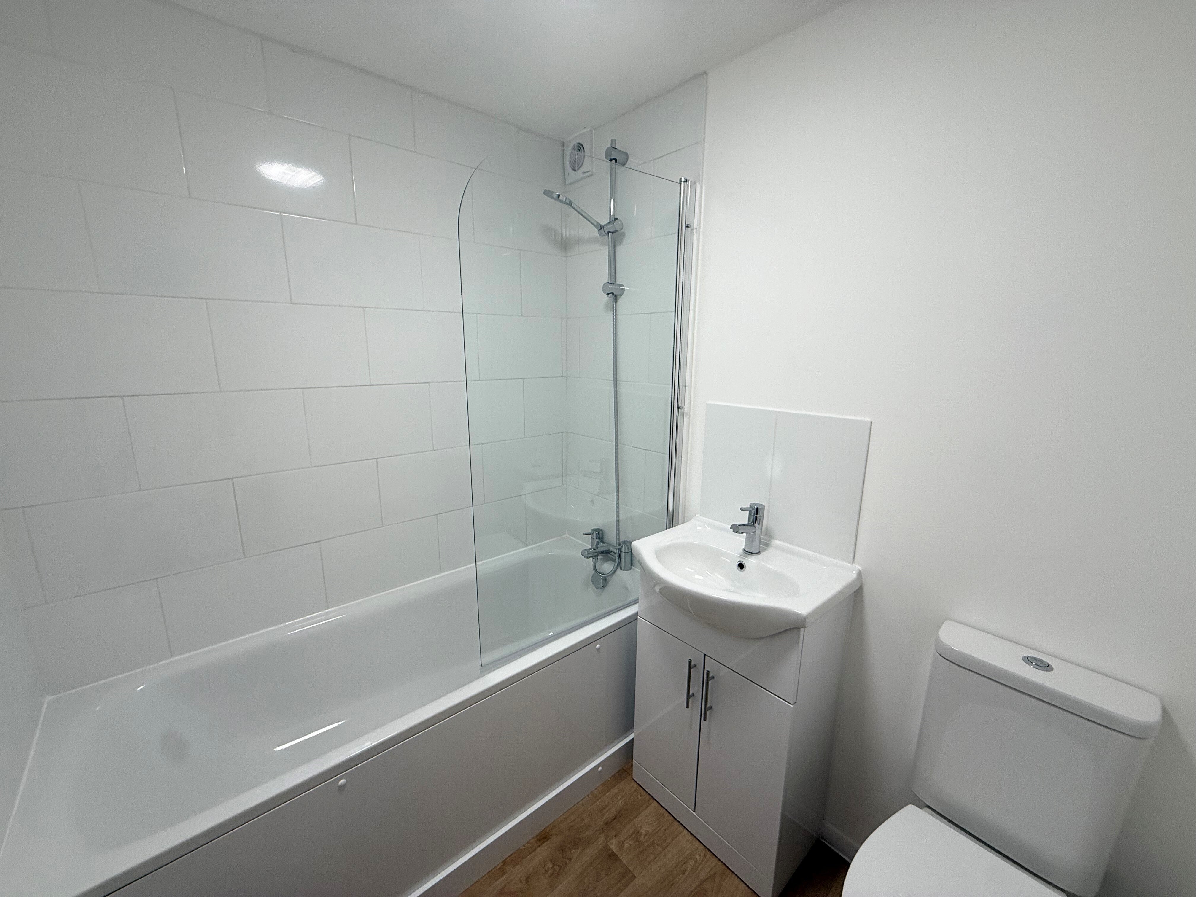 Flat Dunraven Drive in Greater London