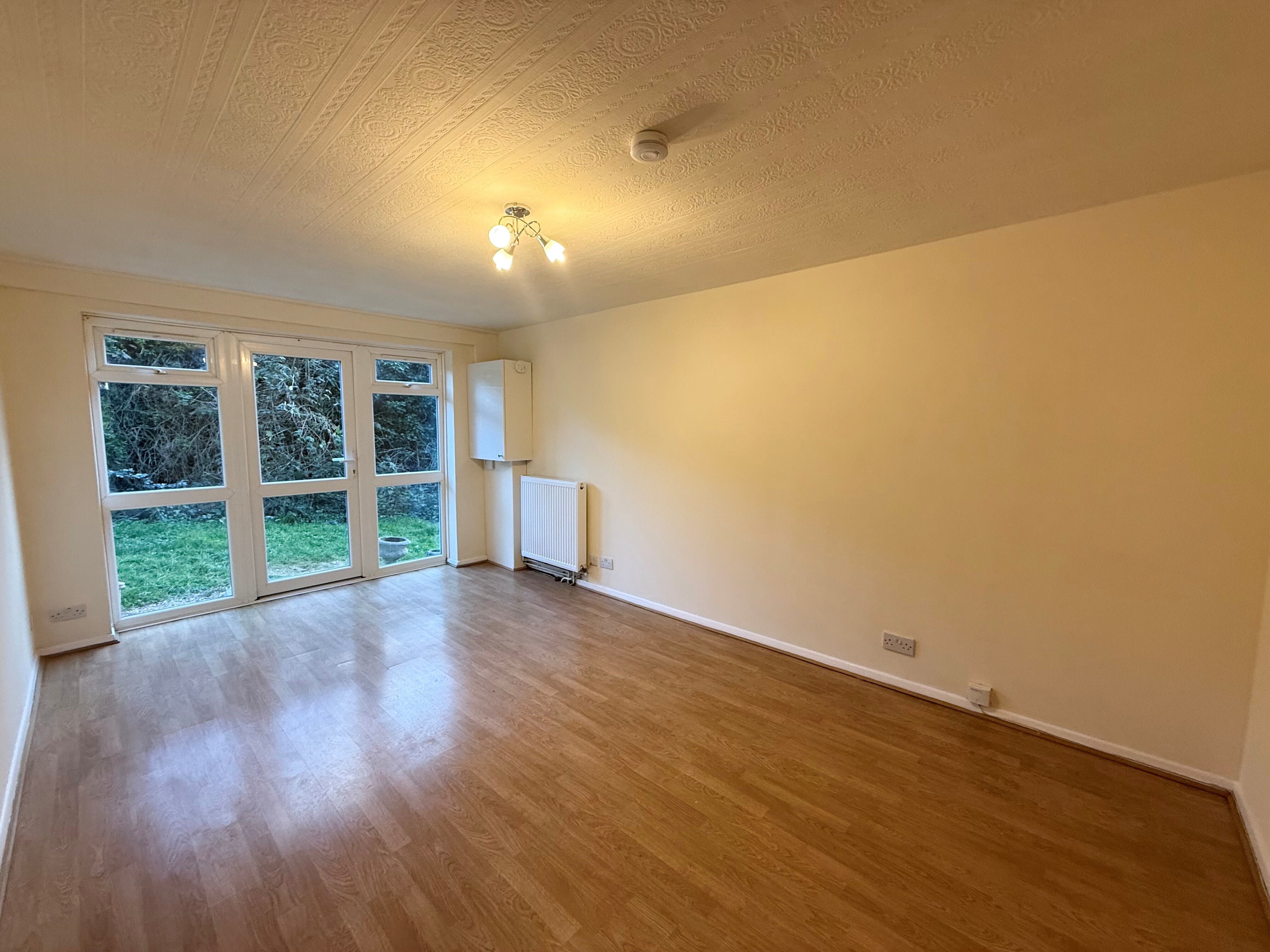 Flat Dunraven Drive in Greater London