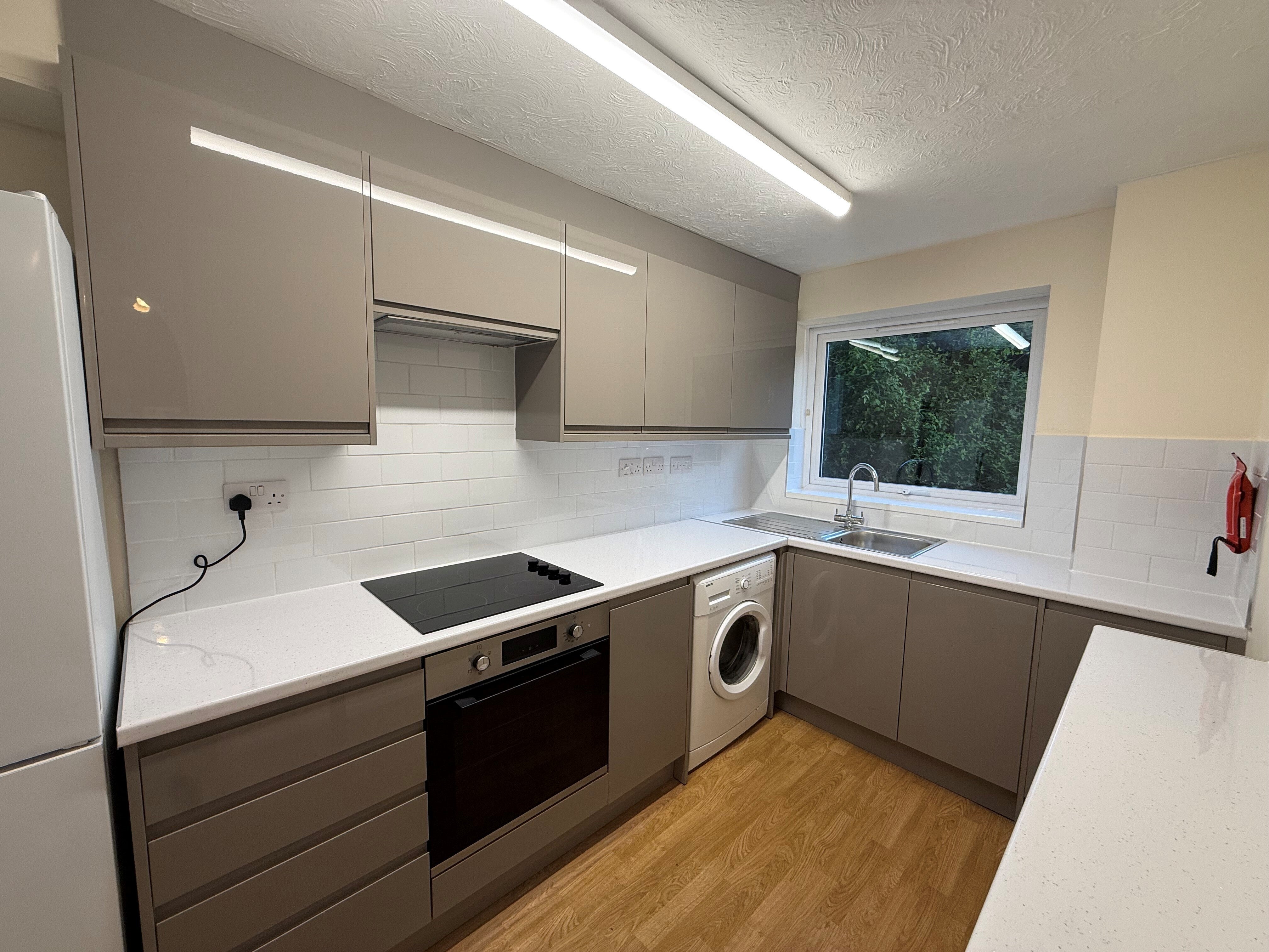 Flat Dunraven Drive in Greater London