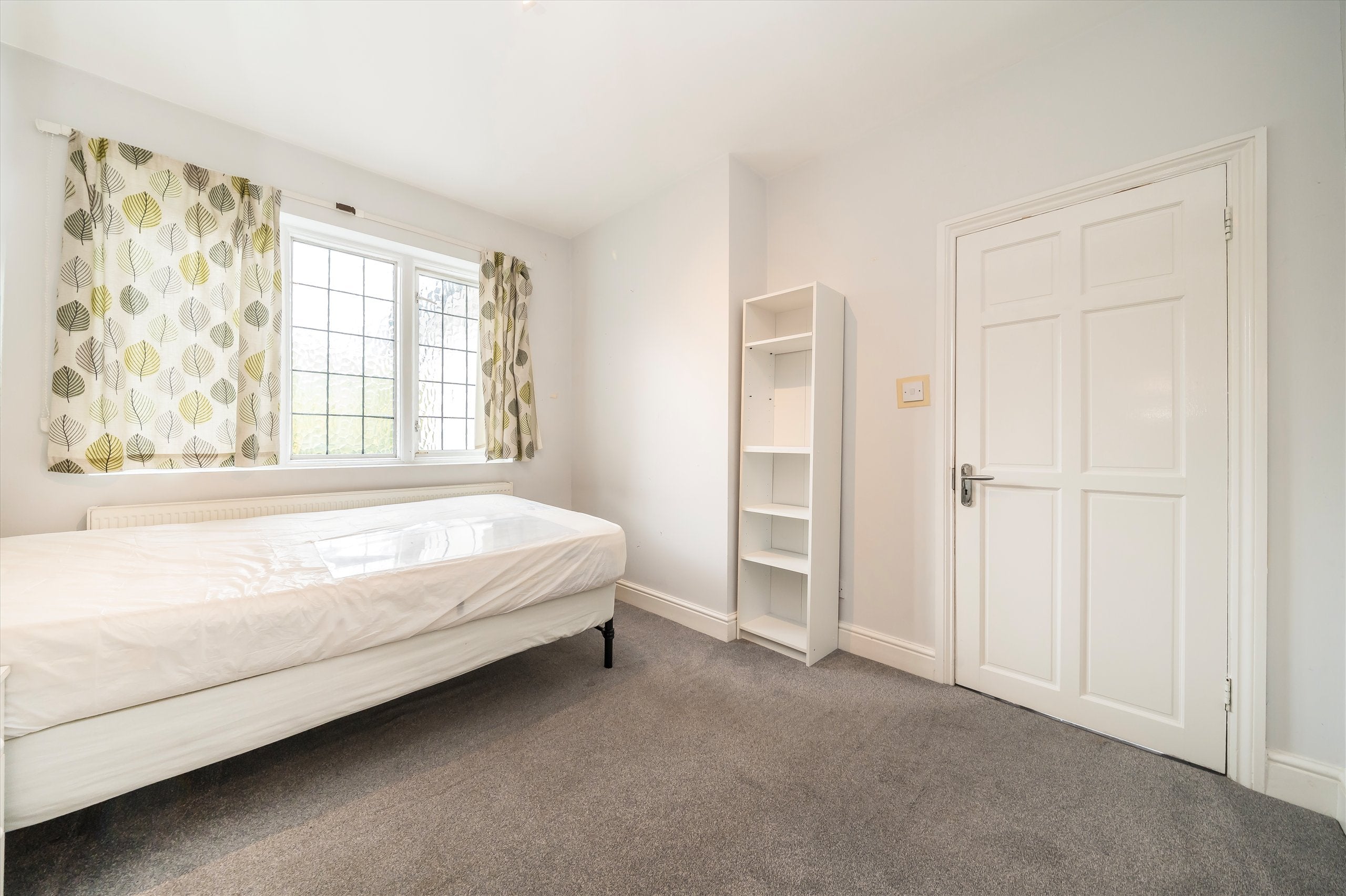 Flat Chatsworth Road in Greater London