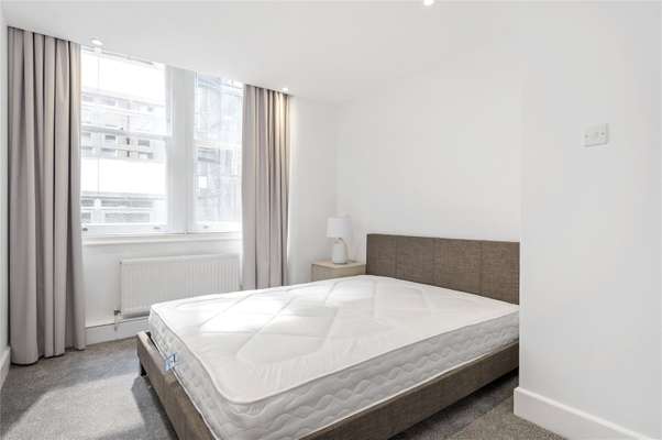 Flat Crosswall in City of London
