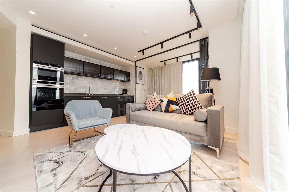Flat Sun Street in City of London