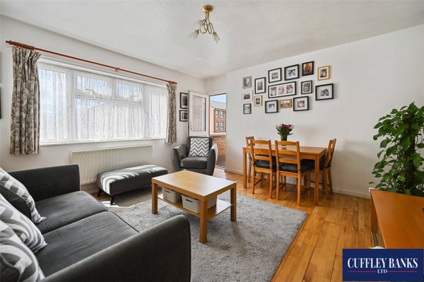 Flat Middlesex Close in London