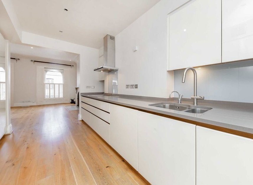 Flat Regent's Park Road in Greater London