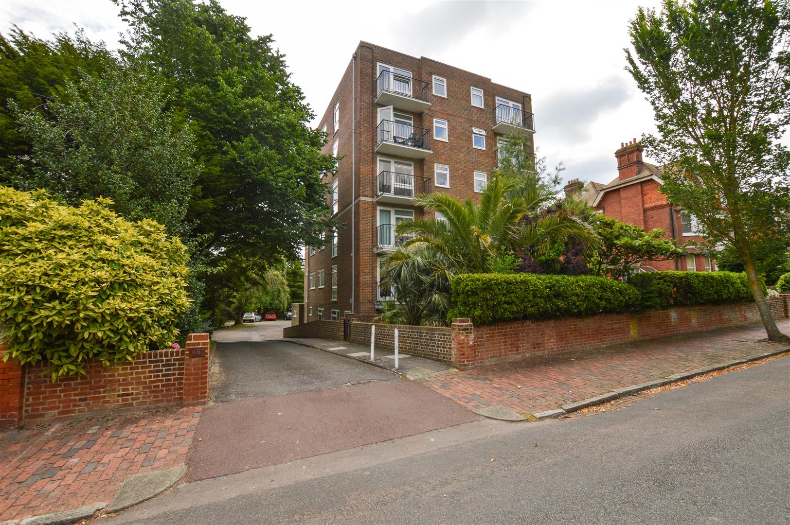 Flat Granville Road in Eastbourne