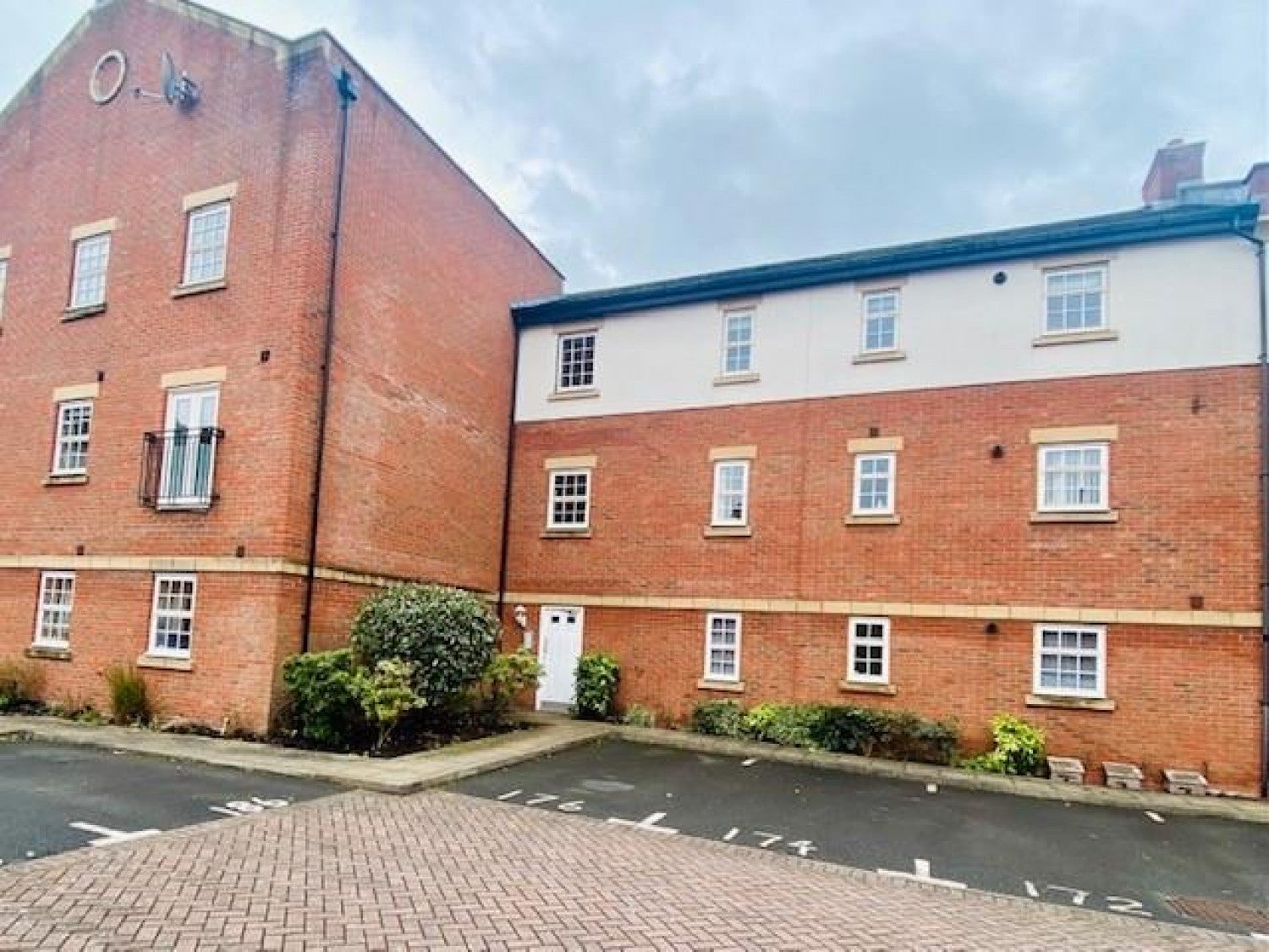 Flat Horseshoe Crescent in Walsall