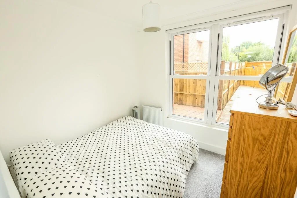 Flat Hillside Passage in Greater London