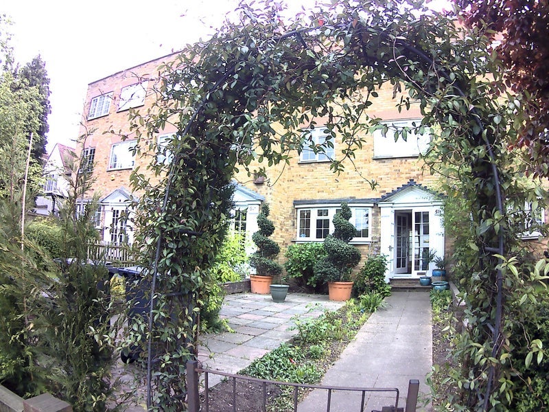 Room Crown Lane in Greater London