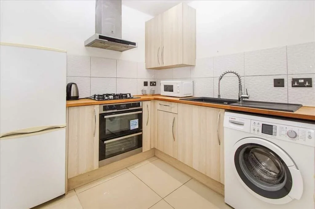 Room Royston Way in Slough