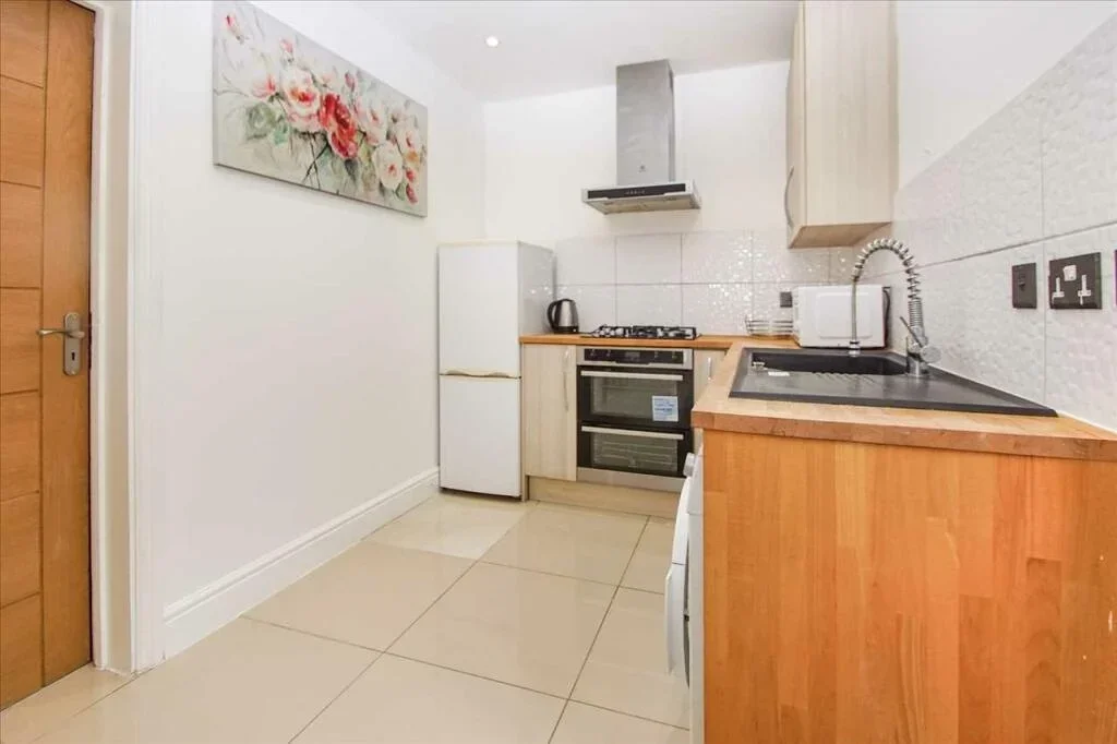 Room Royston Way in Slough