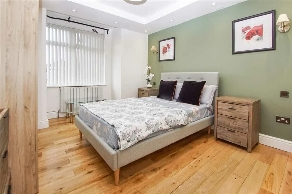Room Royston Way in Slough