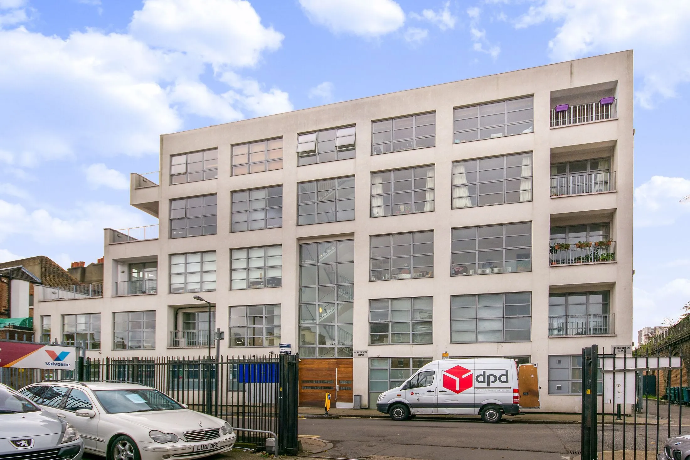 Flat Bethwin Road in Greater London