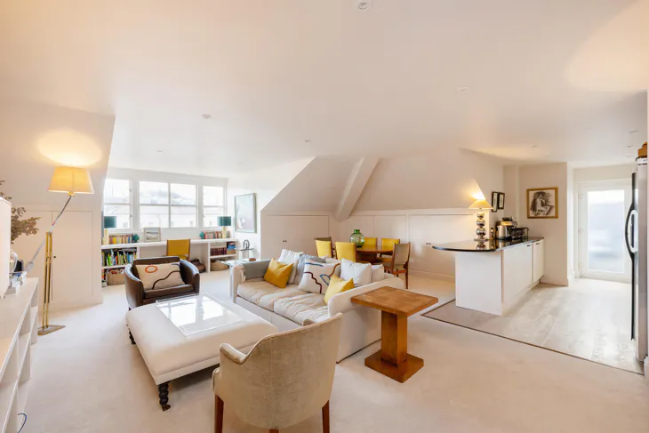 Flat Belsize Grove in Greater London