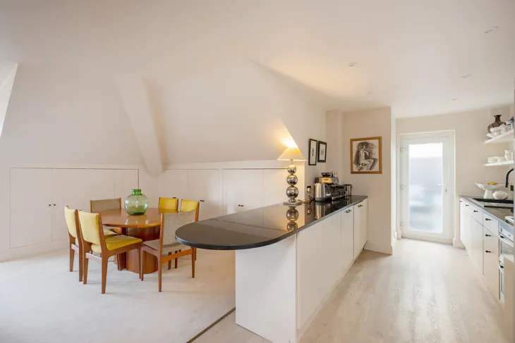 Flat Belsize Grove in Greater London