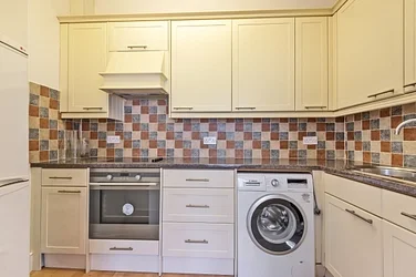 Flat Quinton Street in Greater London