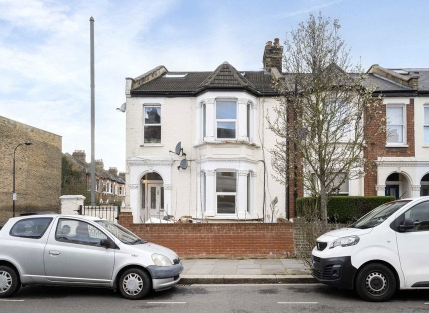 Flat Vespan Road in Greater London