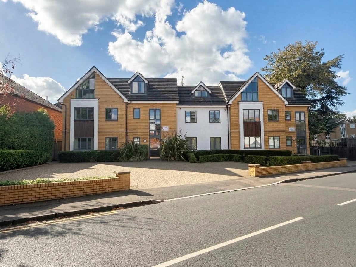 Flat Manor Road in Greater London