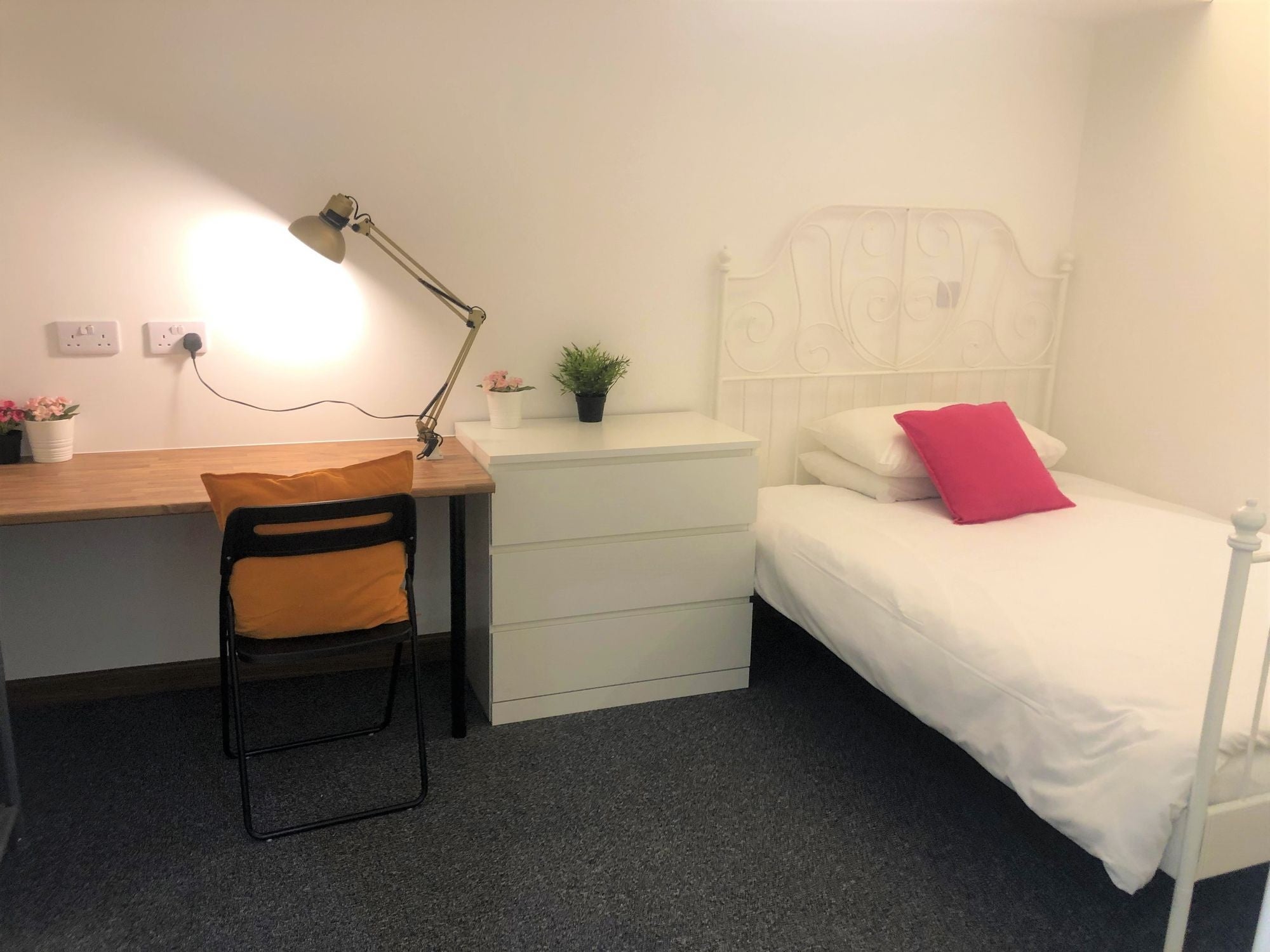 Room Charter Avenue in Coventry