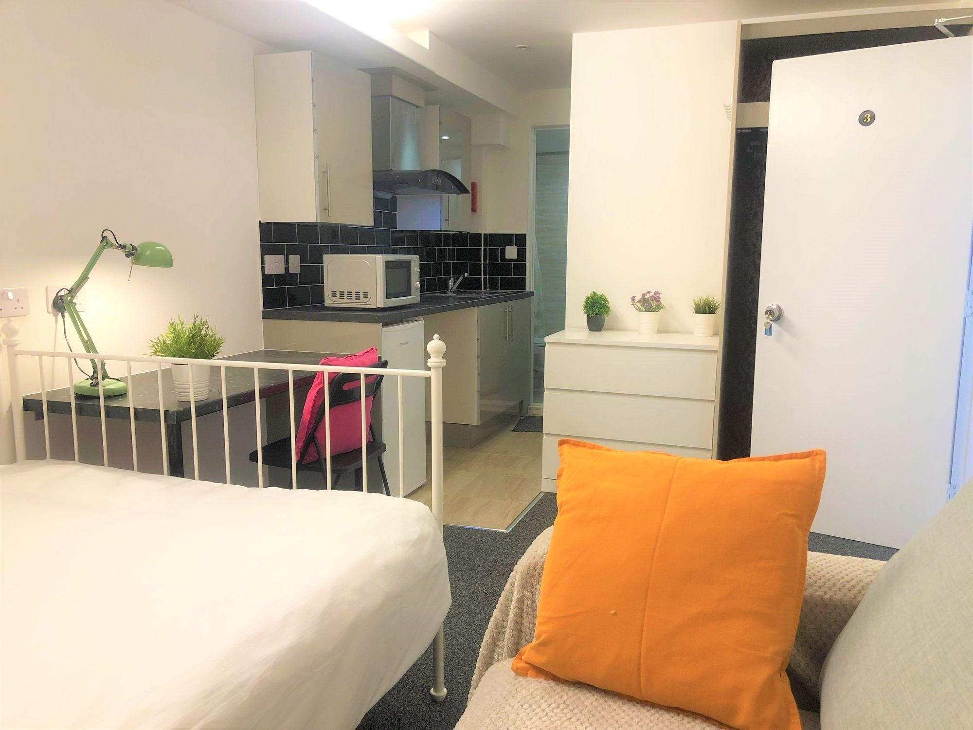 Room Charter Avenue in Coventry