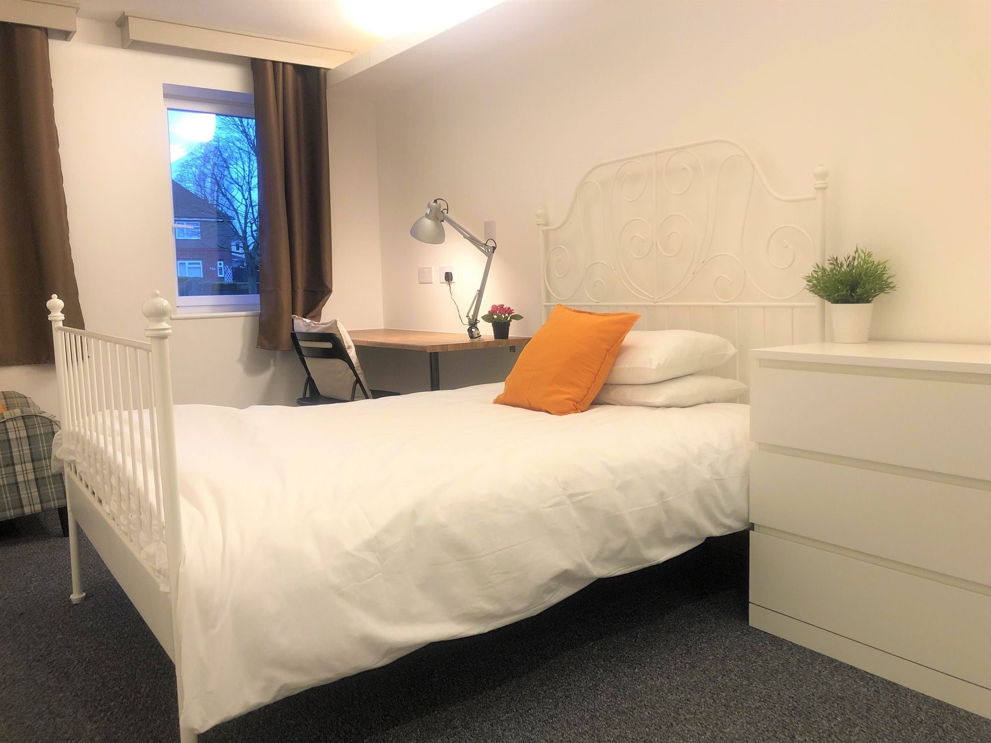 Room Charter Avenue in Coventry