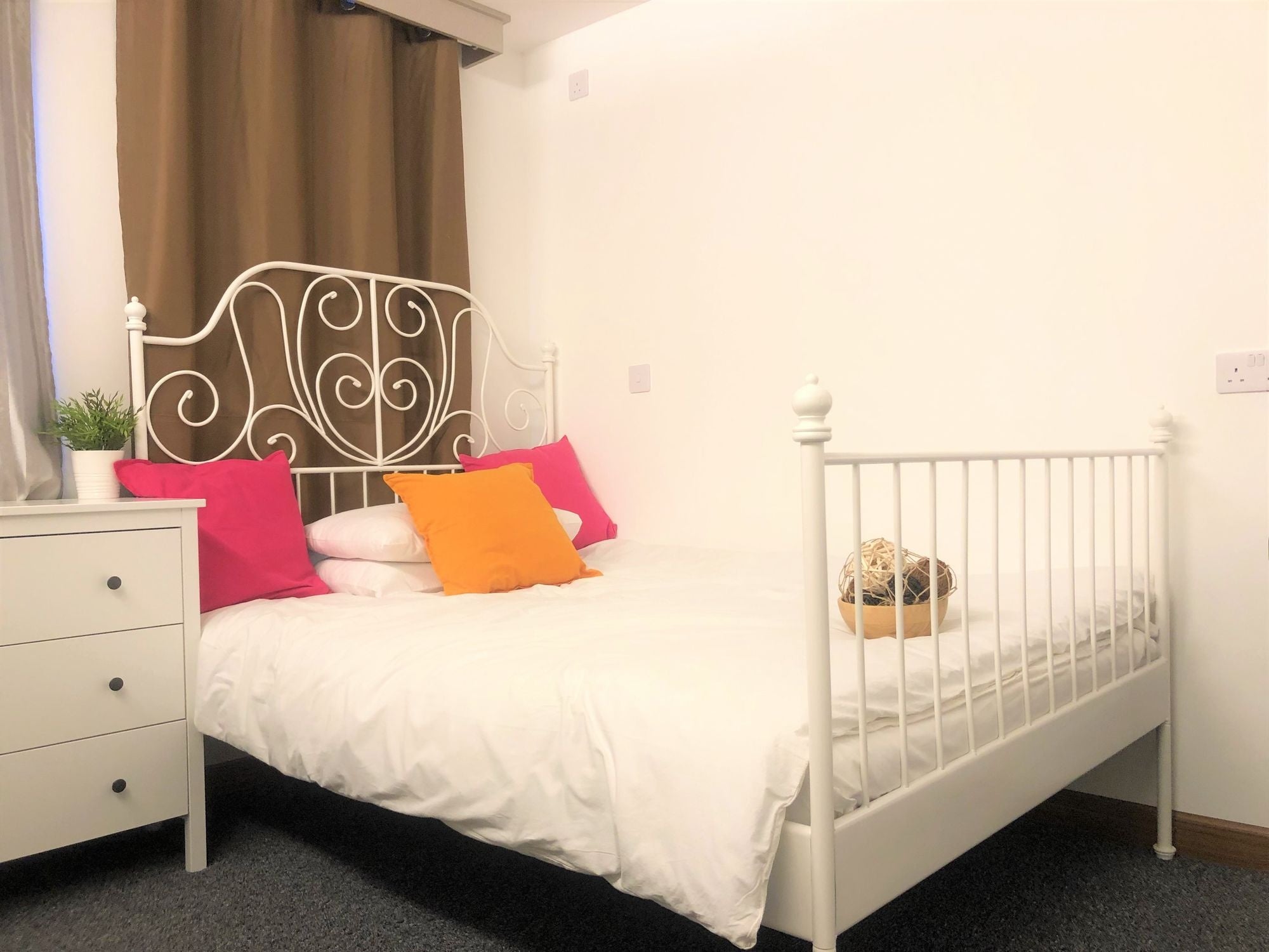Room Charter Avenue in Coventry