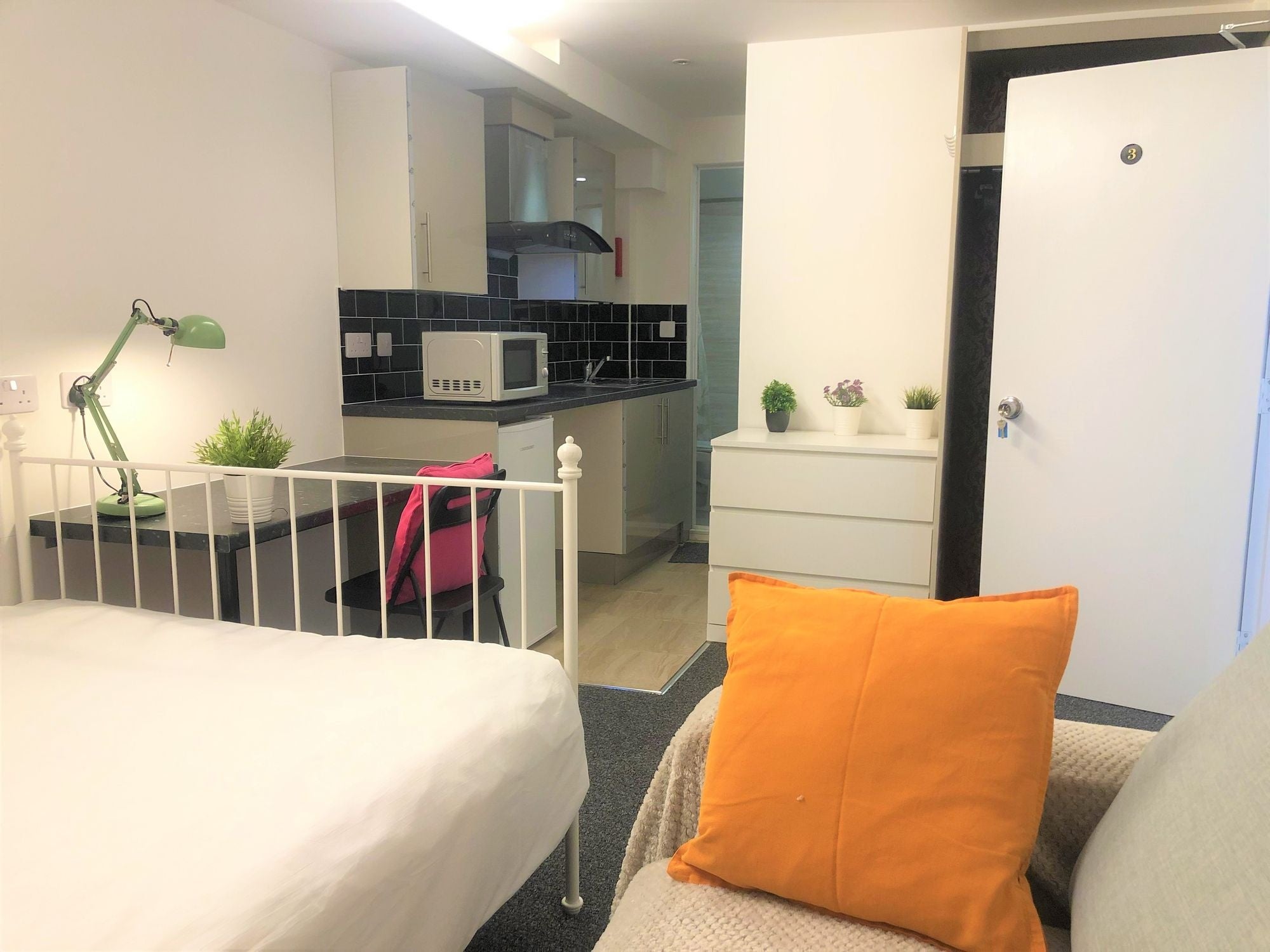 Room Charter Avenue in Coventry