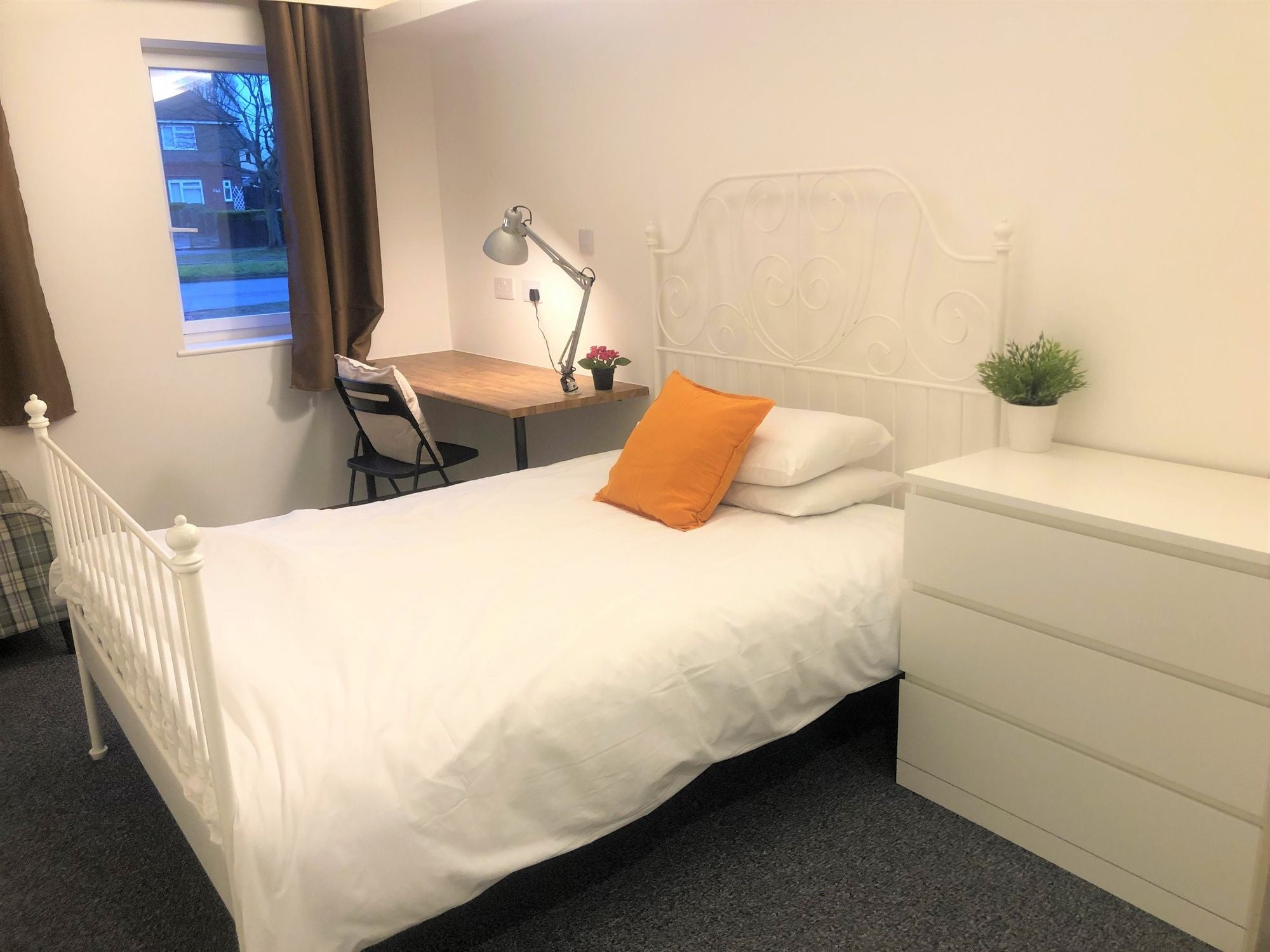 Room Charter Avenue in Coventry
