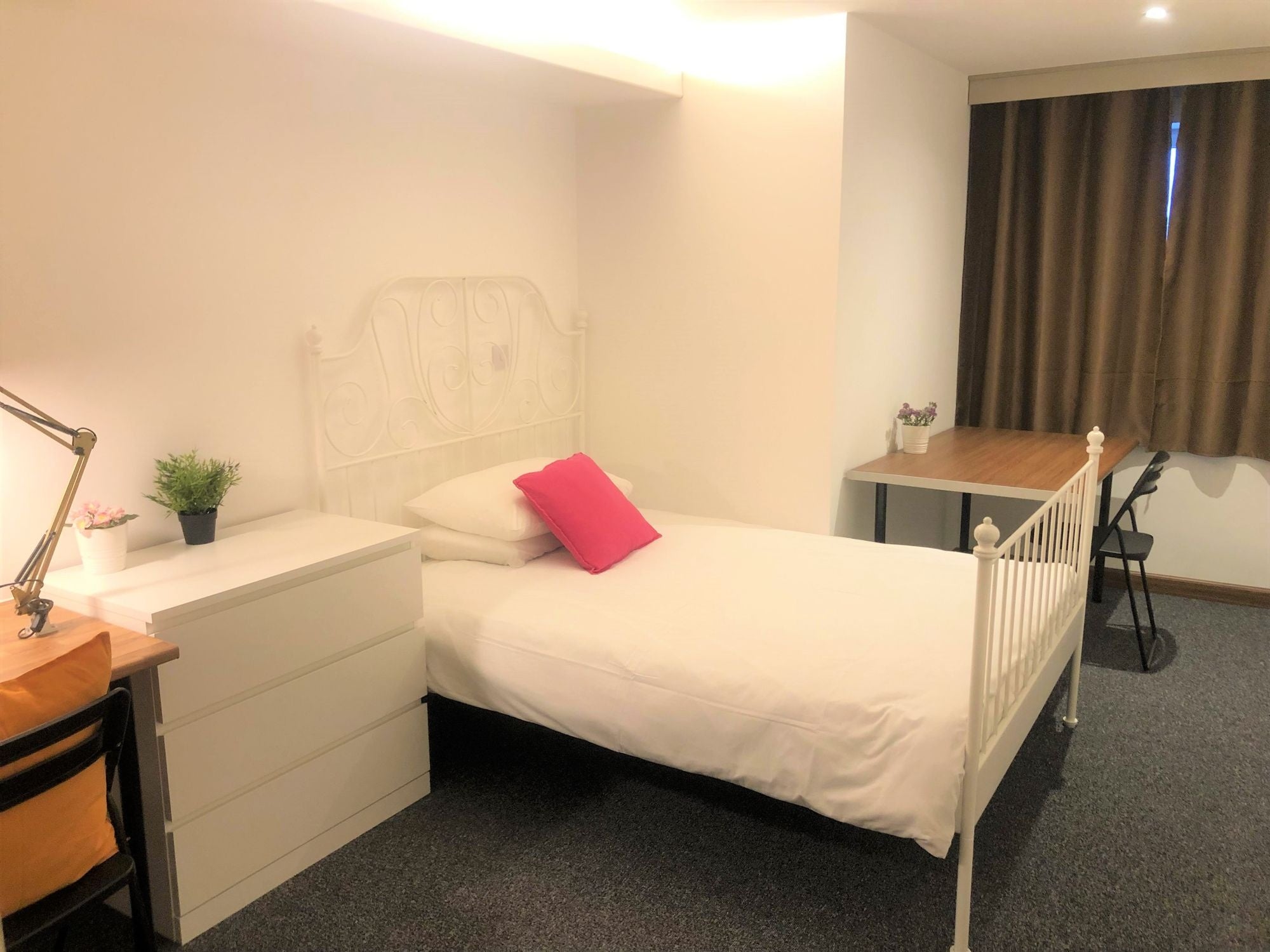 Room Charter Avenue in Coventry