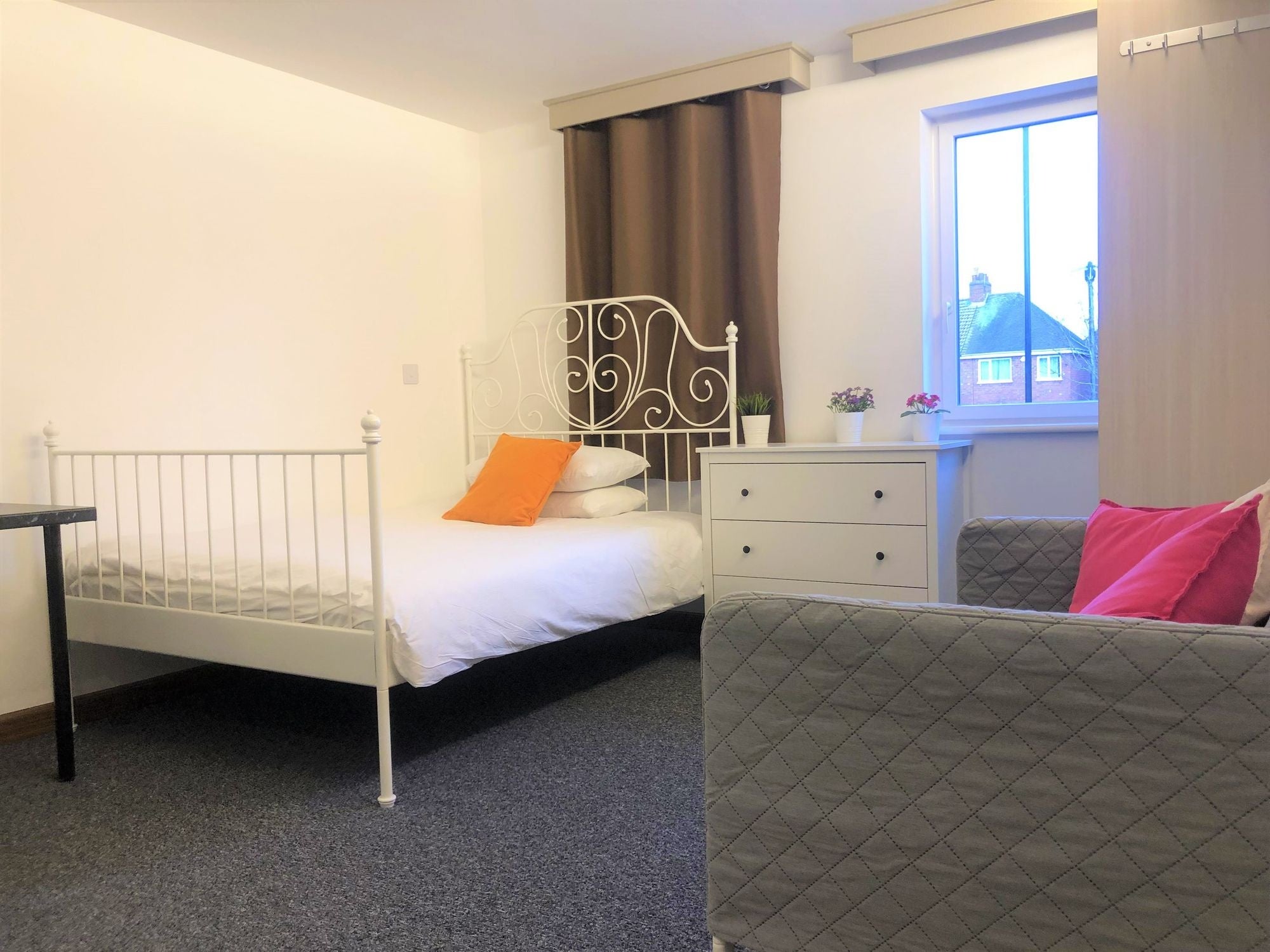 Room Charter Avenue in Coventry