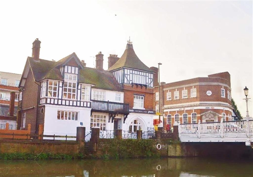 Flat Medway Wharf Road in Tonbridge and Malling